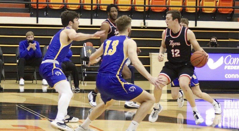 Buzzer-beating 3-pointer gives ECU win over rival Southeastern